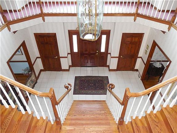 Stunning Entry, db staircase