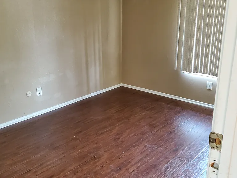 390 W Blaine St — Photo 9