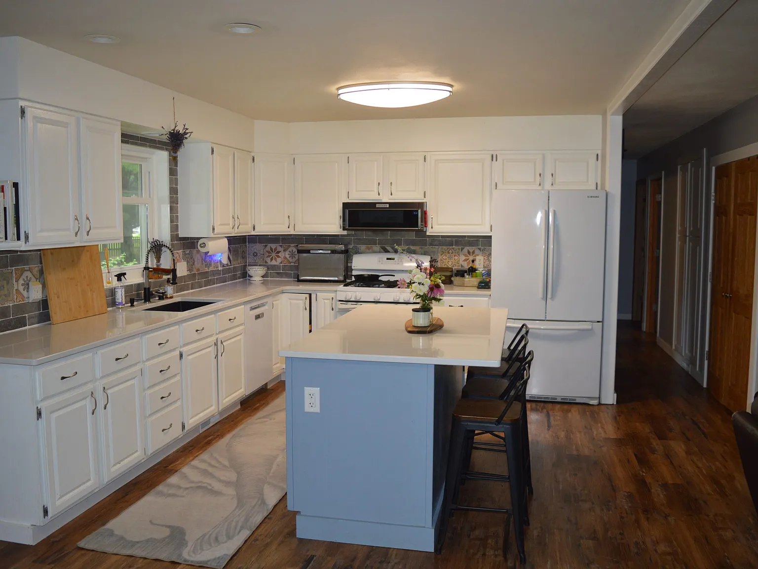 5 bed, 2372 sqft, $3,095 — Photo 4
