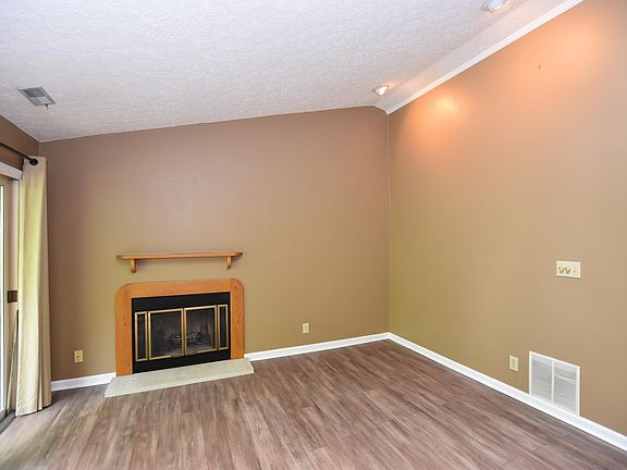 4th image of 9245 S Pointe Retreat Dr