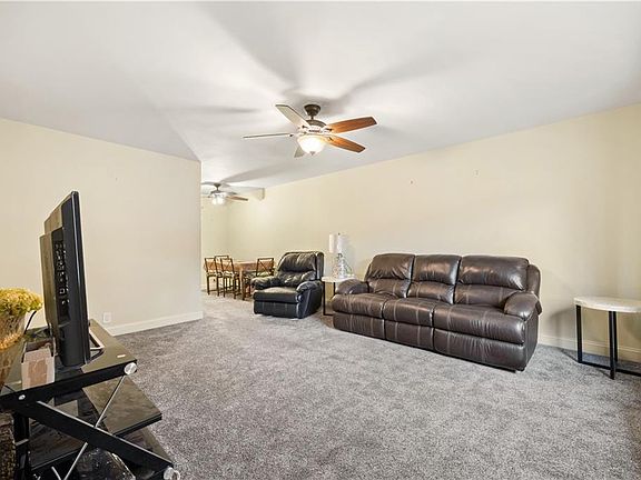 4th image of 284 Bay 19th St #A
