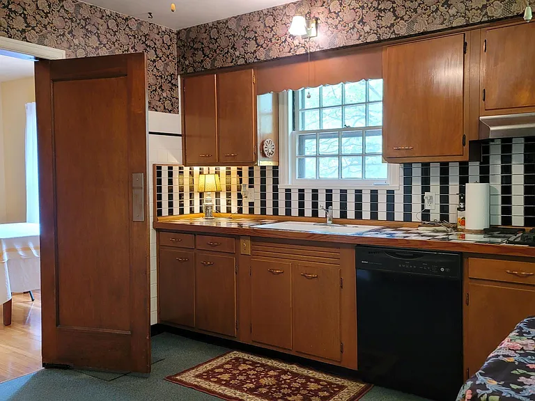 1919 N Kinser Pike — Photo 18