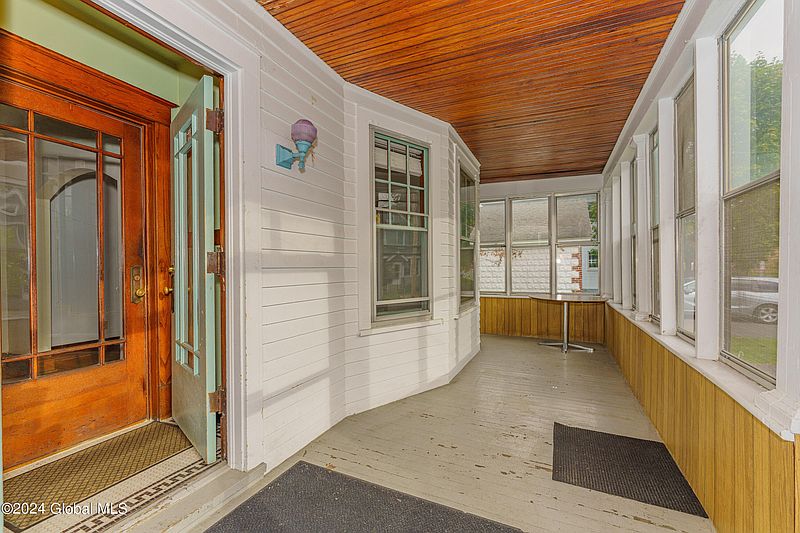 3rd image of 1 Forest Avenue