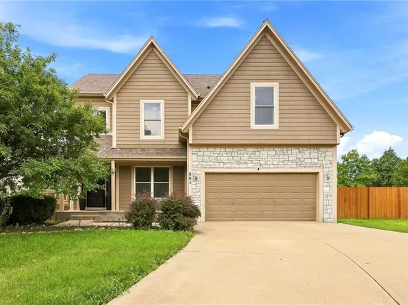 883 S Clearwater Creek Dr, Olathe, KS 66061