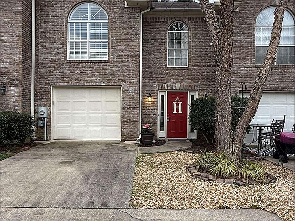 3rd image of 110 Frances Ln