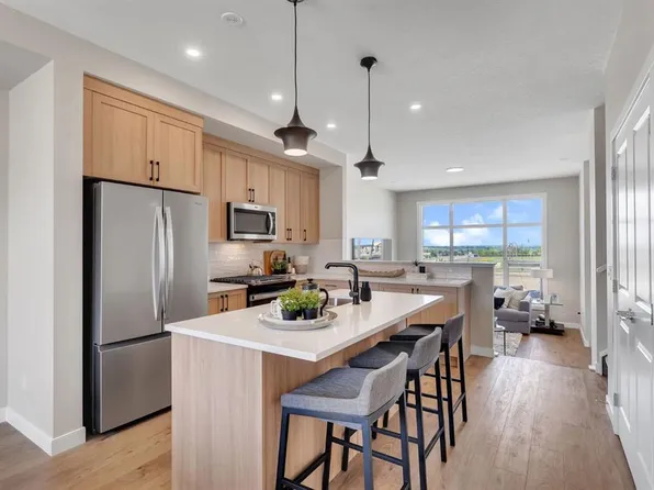 44 E Tillotson Loop, Okotoks, AB T1S 1S5