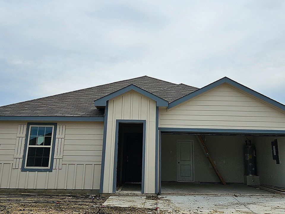 1st image of 243 Boxwood Dr