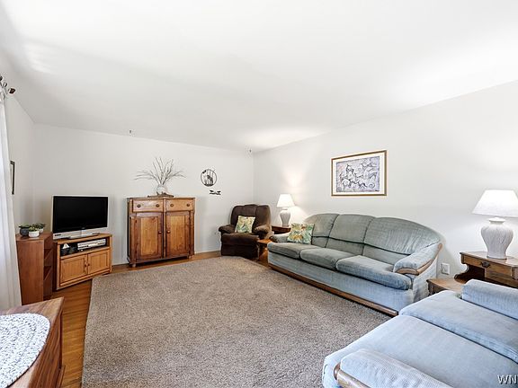4th image of 381 Cadman Dr