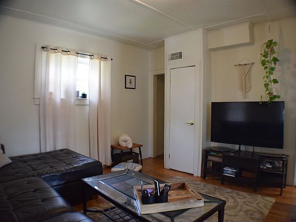 4th image of 1 Avery St