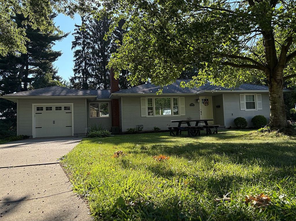 1559 Bellevue Dr - Property Image