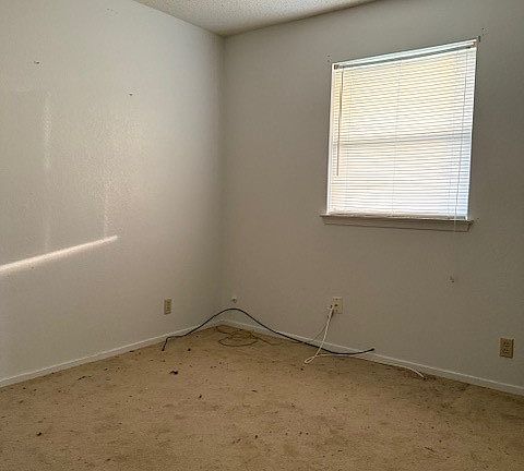 5th image of 329 Walnut Ave