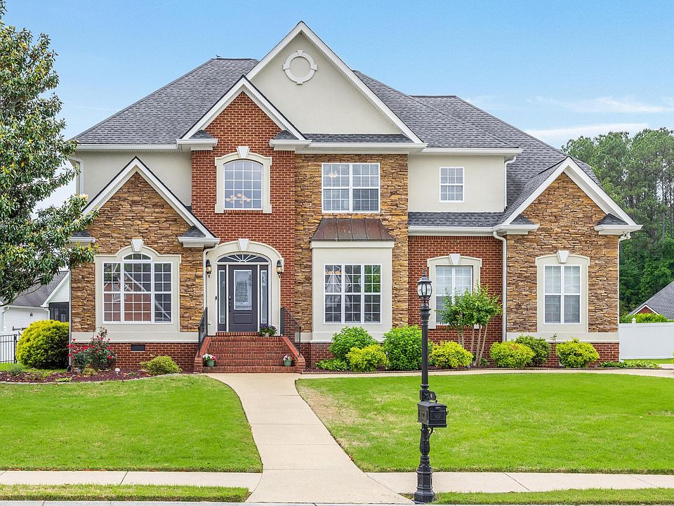 1st image of 418 Champagne Cir