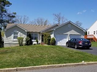 192 Riptide Ave, Manahawkin, NJ 08050