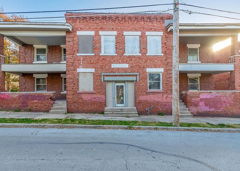 2nd image of 115 N Askew Ave #1
