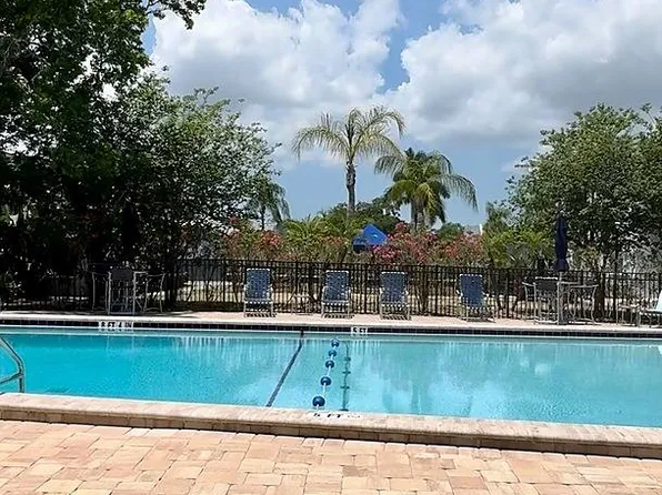 2037 Phillippe Pkwy, Safety Harbor, FL 34695