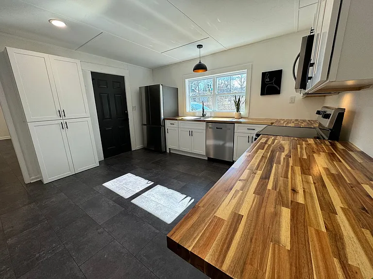 818 Maple Ave SW — Photo 4