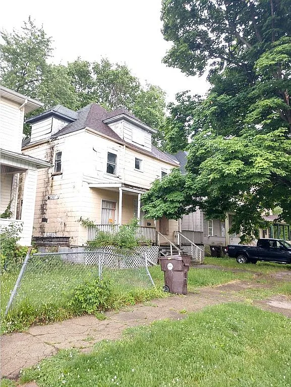 614 Morton St photo 1