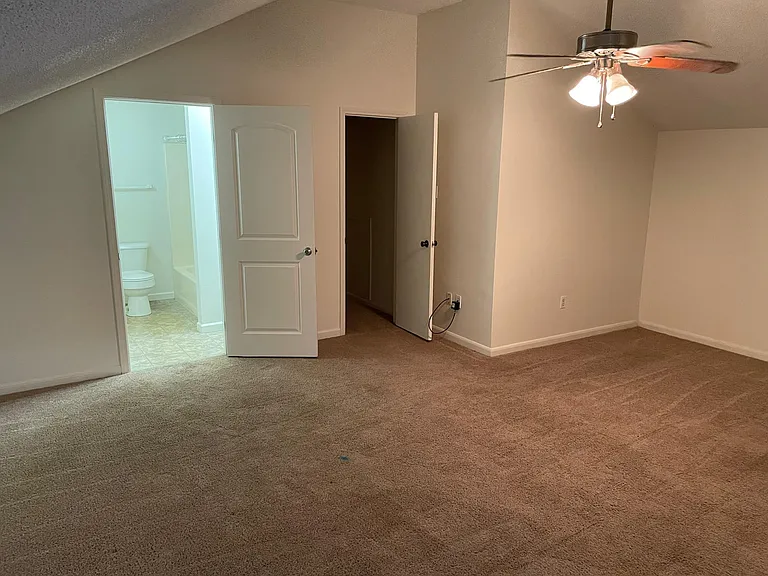 214C Gloria St — Photo 8