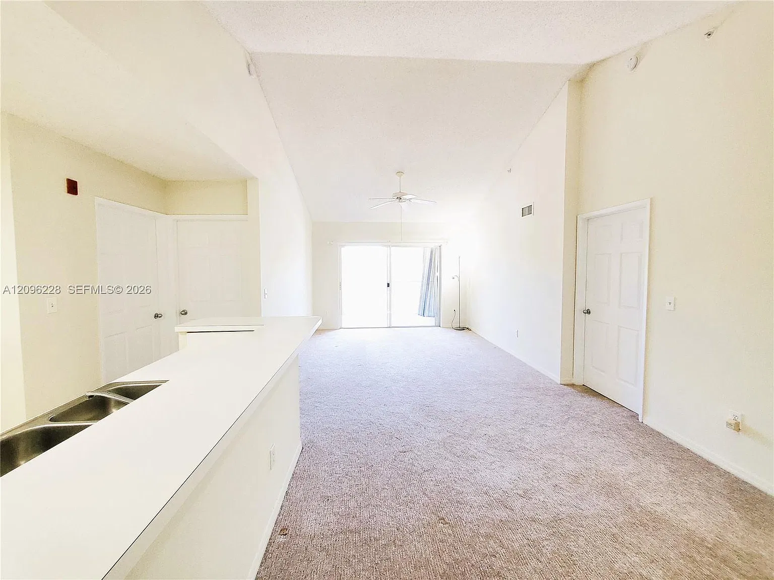 Royal Grand Condo — Photo 3