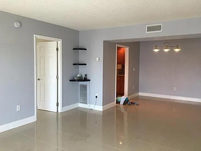 Building Photo - 4154 Inverrary Dr #407