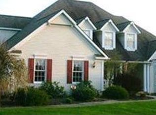 9755 Bainbridge Rd, Chagrin Falls, OH 44023