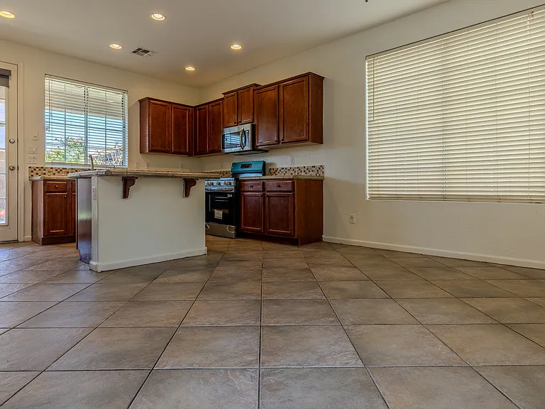 2051 E Carla Vista Dr — Photo 9
