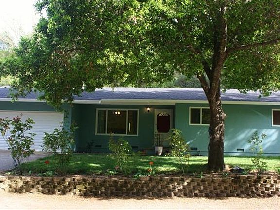 3rd image of 207 Theresa Dr
