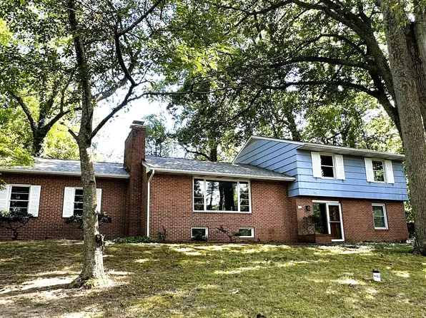 426 Edgewater Rd, Pasadena, MD 21122