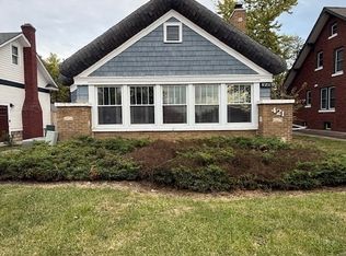 421 N Hough St, Barrington, IL 60010