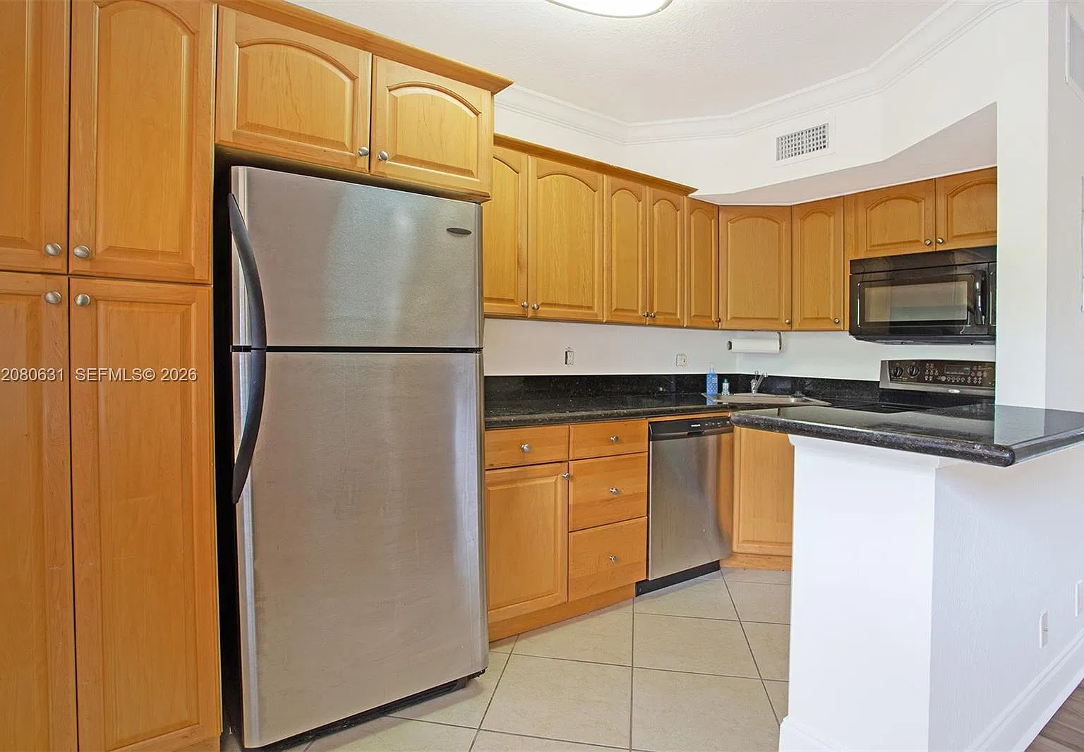 Sevilla Courts Condo — Photo 3
