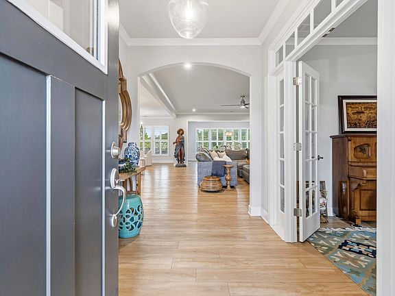 4th image of 1020 Lake Terrace Bnd