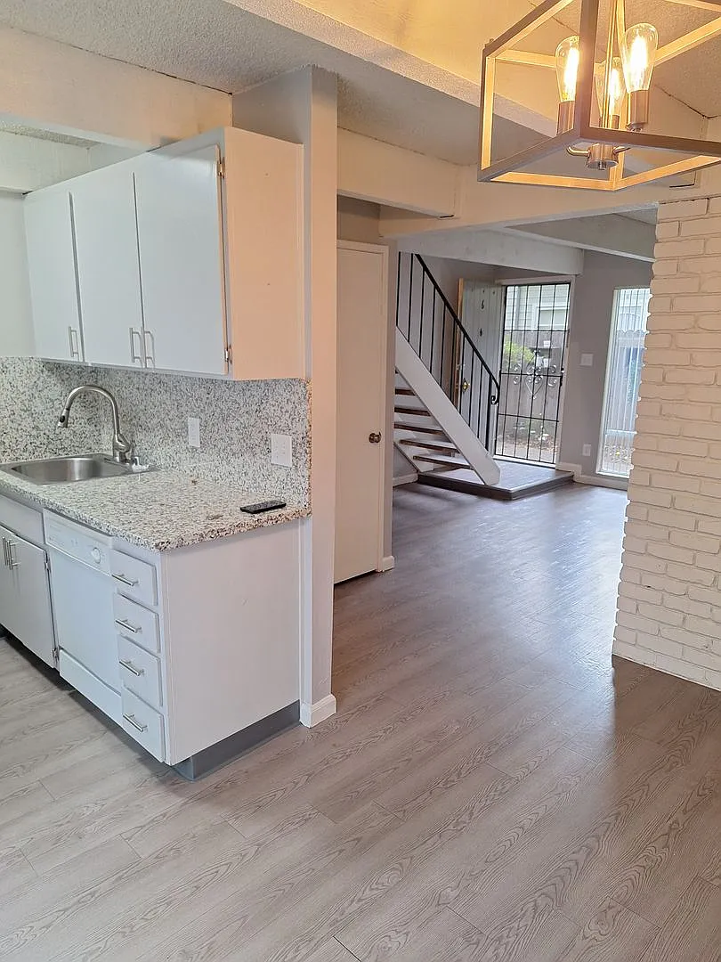 2515 F Street — Photo 1