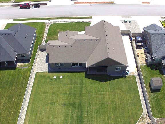 4th image of 815 Autumn Crest Drive