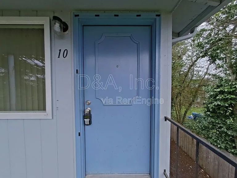 697 Jefferson St SE #10 — Photo 2
