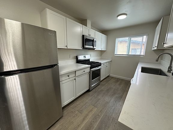 2nd image of 2420 Calle Real #B