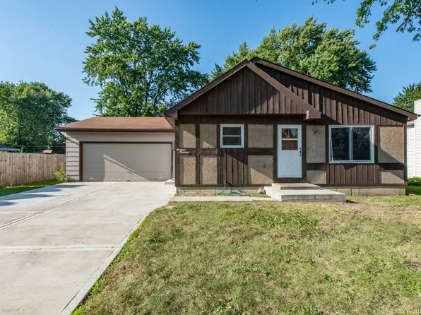 1900 Longmeadow Dr, Lindenhurst, IL 60046