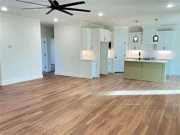 5th image of 4 Arthur Cir