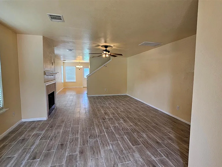 22135 Greengate Dr — Photo 4