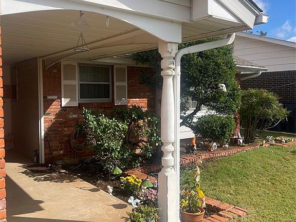 5th image of 605 SW 70th St