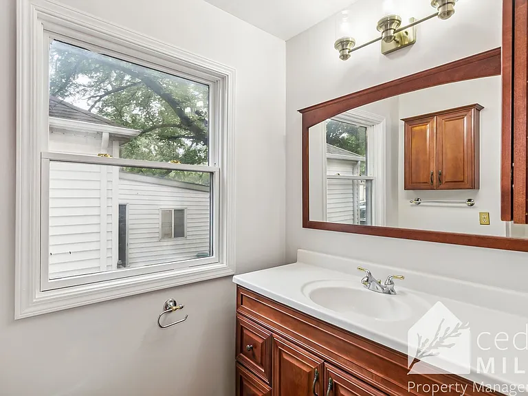 605 S Beverly Dr — Photo 9