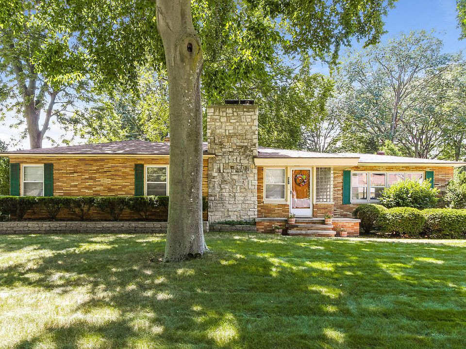 1st image of 571 Cambridge Dr