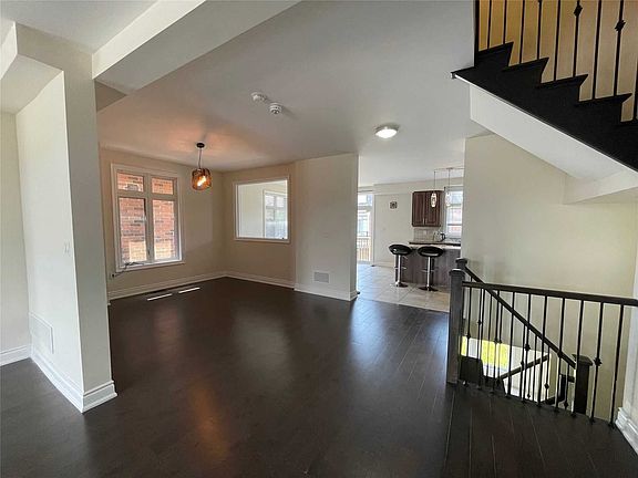 5th image of 3991 Pondview Way