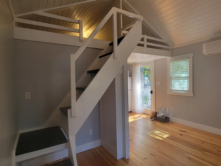 611 Bay Ave #B — Photo 2