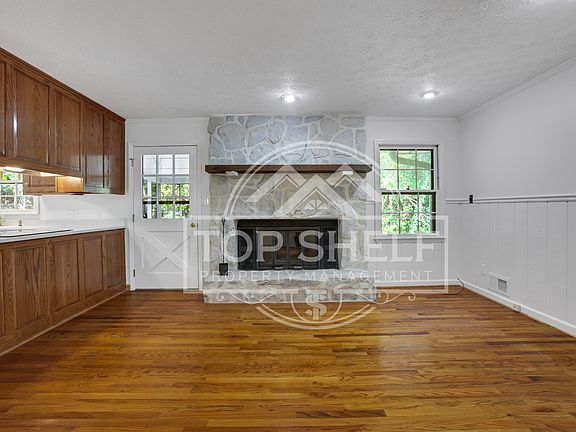 5th image of 4684 Ben Hill Dr