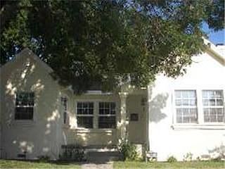 3rd image of 725 Olive St