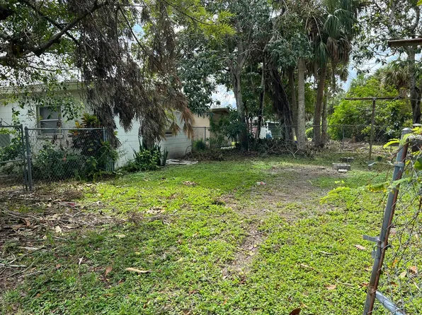 2025 Leon Ave, Sarasota, FL 34234