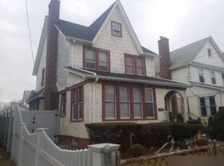 10424 209th St, Jamaica, NY 11429