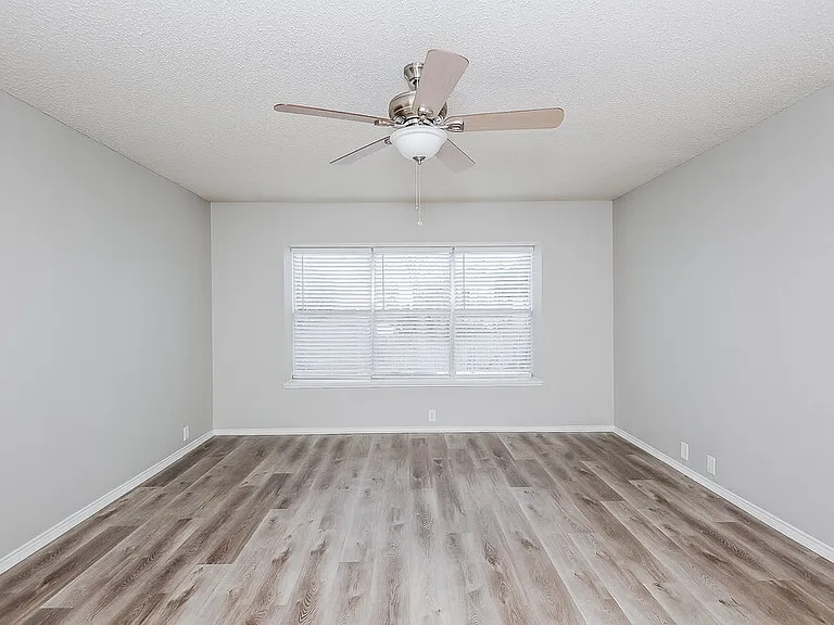 833 Lariat Dr — Photo 10