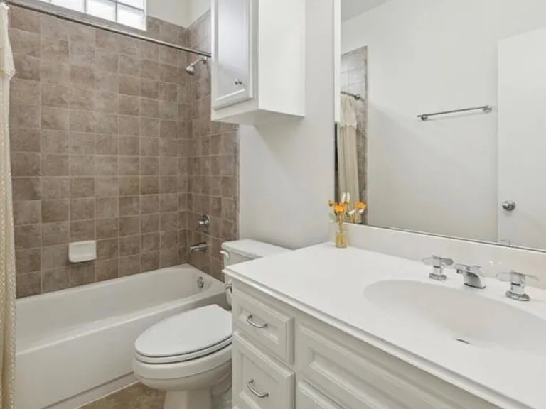 650 Westcross St #3 — Photo 7