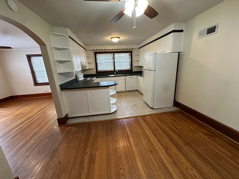 218 N 4th St #1 — Photo 12